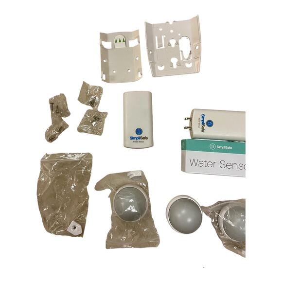 SimpliSafe Bundle Base Station, Keypad, Panic, Water, Motions, Freeze, Key Fob - Picture 4 of 14